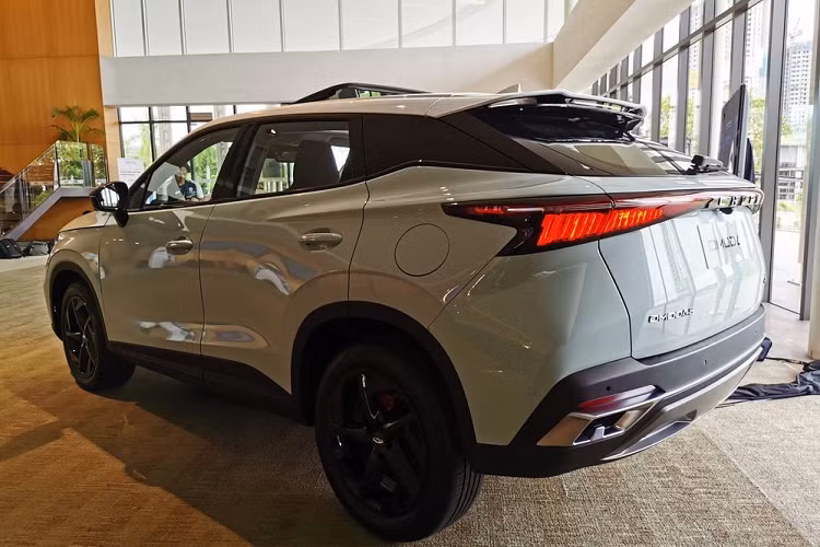 Theo tin đồn, 2 bản thấp của Chery OMODA 5 tại Việt Nam sẽ dùng động cơ 1.5T. Trong khi đó, bản cao cấp nhất dùng động cơ 1.6T. Cuối cùng là hệ thống treo độc lập MacPherson phía trước và hệ thống treo đa liên kết đằng sau.