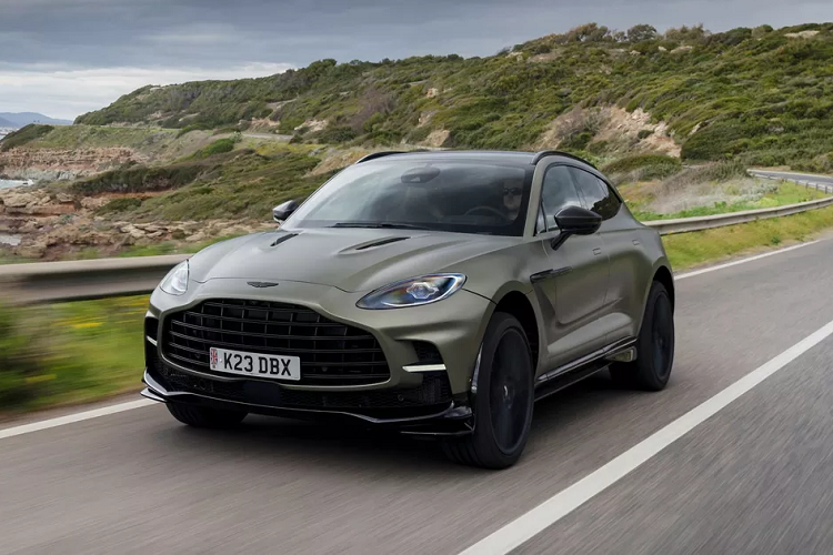 Ngay cả Urus Performante 2023 mới ra mắt chỉ có 657 mã lực còn Bentley Bentayga Speed 626 mã lực cũng chịu thua trước sức mạnh khủng này của xe Aston Martin DBX 707.