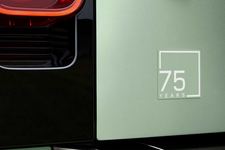 Land Rover Defender 75th Limited Edition ra mat, tu 2,2 ty dong-Hinh-2