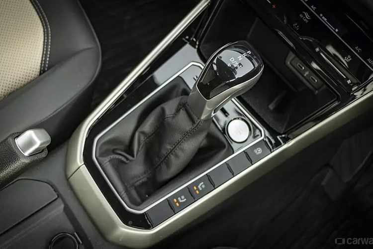 Khi mua Volkswagen Virtus 2022, khách hàng có thể chọn 1 trong 2 loại động cơ. Đầu tiên là động cơ xăng 3 xi-lanh, dung tích 1.0L với công suất tối đa 115 mã lực và mô-men xoắn cực đại 175 Nm. Thứ hai là động cơ xăng 4 xi-lanh, dung tích 1.5L với công suất tối đa 150 mã lực và mô-men xoắn cực đại 250 Nm.