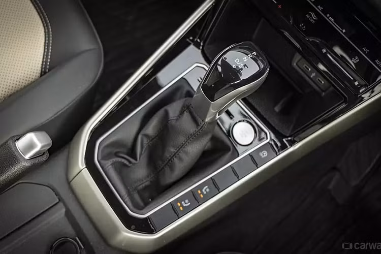 Khi mua Volkswagen Virtus 2022, khách hàng có thể chọn 1 trong 2 loại động cơ. Đầu tiên là động cơ xăng 3 xi-lanh, dung tích 1.0L với công suất tối đa 115 mã lực và mô-men xoắn cực đại 175 Nm. Thứ hai là động cơ xăng 4 xi-lanh, dung tích 1.5L với công suất tối đa 150 mã lực và mô-men xoắn cực đại 250 Nm.