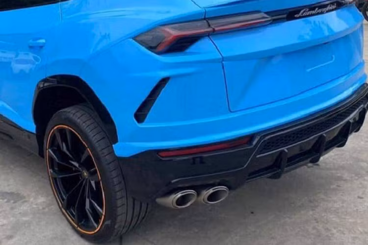 Ở tuổi 60, chủ nhân của chiếc SUV từng đạt danh hiệu nhanh nhất thế giới có thể choáng ngợp trước sức mạnh của chú bò tót này khi được trang bị động cơ xăng V8, dung tích 4.0 lít, tăng áp kép, sản sinh công suất tối đa 641 mã lực và mô-men xoắn cực đại 850 Nm.