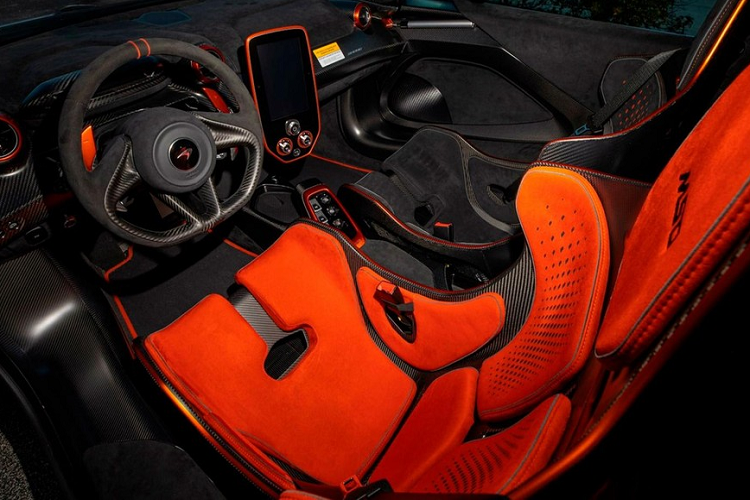 Đi cùng là mô-men xoắn cực đại của McLaren Sabre 800 Nm. Với sức mạnh này, Sabre có thể đạt tốc độ tối đa lên đến 351 km/h.