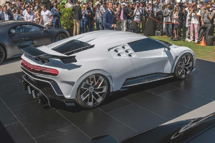 Cũng vì mức độ cực hiếm mà chỉ sau hơn 2 năm kể từ thời điểm chính thức ra mắt, đại lý Nhật Bản mới có thể rao bán một chiếc Centodieci với mức giá lên đến 14 triệu USD (khoảng 320 tỷ đồng). Không chỉ vậy, dù có “xuống đủ tiền” ở thời điểm hiện tại thì người mua vẫn phải chờ đến tháng 1/2023 mới được nhận xe.