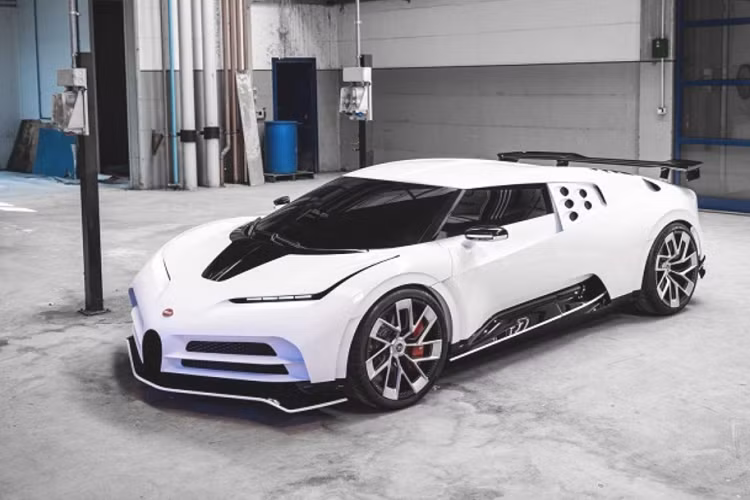 Ở thời điểm hiện tại, Centodieci siêu xe đắt đỏ thứ hai của Bugatti - chỉ sau Bugatti La Voiture Noire trị giá 19 triệu USD (khoảng 434 tỷ đồng). Trên toàn thế giới chỉ có 10 chiếc Bugatti Centodieci được xuất xưởng, với mức giá công bố ban đầu là 9 triệu USD (khoảng 205 tỷ đồng).