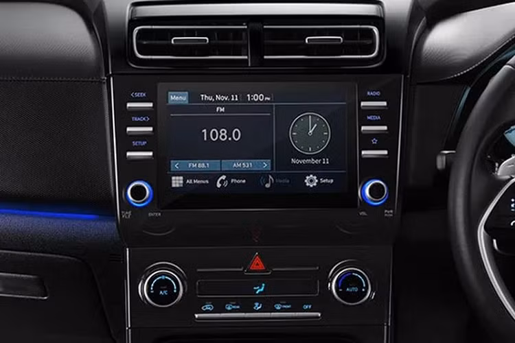 Cung cấp sức mạnh cho Hyundai Creta 2022 động cơ xăng Smartstream 4 xi-lanh, dung tích 1.5L cho công suất tối đa 115 mã lực tại tua máy 6.300 vòng/phút và mô-men xoắn cực đại đạt 144 Nm tại 4.500 vòng/phút. Đi kèm với động cơ này hộp số là loại biến thiên vô cấp iVT hoặc hộp số sàn 6 và hệ dẫn động cầu trước.