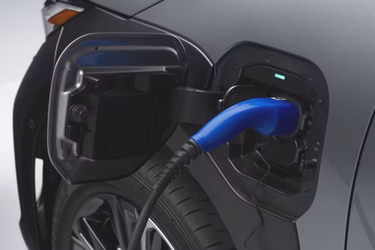 Tuy nhiên, mới đây, trong thông cáo báo chí tại thị trường Mỹ, người phát ngôn của Toyota đã cho biết Toyota bZ4X bản dẫn động 4 bánh sẽ không thể sạc nhanh khi nhiệt độ ngoài trời xuống dưới 0 độ C.