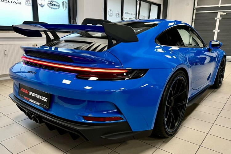 Đây không phải là lần hiếm hoi các đại gia Việt bị từ chối việc mua xe chính hãng, trước đó, 1 đại gia sinh sống ở quận 7 cho biết có hỏi thông tin về việc đại lý xe Lamborghini Việt Nam có nhập xe Huracan STO không nhưng câu trả lời khiến người này hoang mang vì không biết khi nào xe sẽ về nước nên chuyển hướng mua một chiếc Lamborghini Huracan LP610-4 chính hãng còn xót lại. Tất nhiên đây chỉ là chia sẻ một chiều từ người mua.