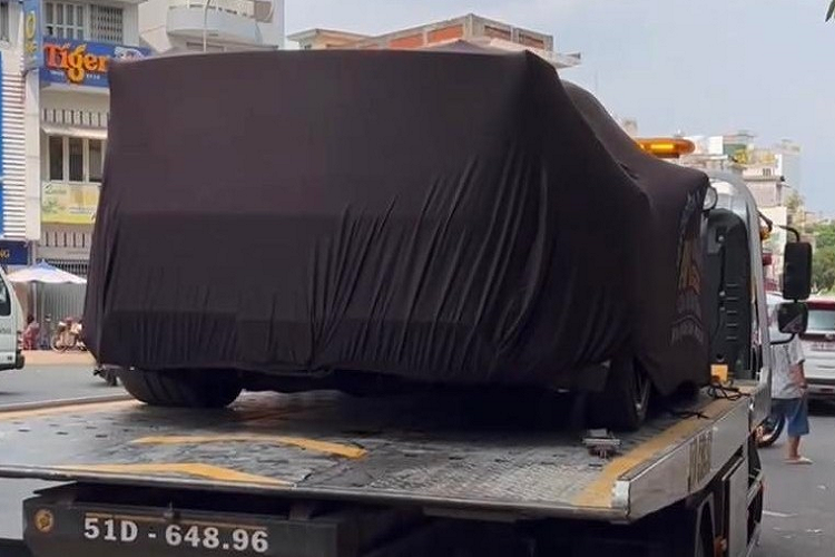 Ngoài ngoại hình mới, bên trong xe Porsche 911 GT3 2022 sẽ cho khách hàng cảm giác rất đã với bộ ghế đua bằng da cao cấp và khung carbon, ngoài ra xe có thêm tùy chọn khung chống lật, các chi tiết ốp carbon. Trọng lượng của xe Porsche 911 GT3 thế hệ 992 tăng 5 kg so với bản cũ.