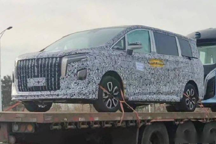 Ở Hồng Kỳ H9, động cơ này kết hợp với công nghệ mild hybrid 48V, tạo ra công suất tối đa 252 mã lực và mô-men xoắn cực đại 380 Nm. Ngoài ra, mẫu MPV này còn được trang bị hộp số tự động 8 cấp.