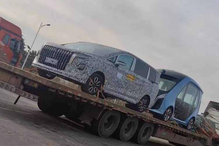 Vào hôm 31/12 vừa qua, thương hiệu Hồng Kỳ của Trung Quốc FAW công bố đã đạt doanh số hơn 300.000 xe trong năm 2021. So với năm 2020, doanh số của thương hiệu xe sang Trung Quốc đã tăng hơn 50%. Như vậy, trong 4 năm qua, Hồng Kỳ đã đạt doanh số tăng đến 63 lần. Ngoài ra, vào hôm 24/12/2021, doanh số cộng dồn của Hồng Kỳ cũng đã vượt qua mốc 600.000 xe.