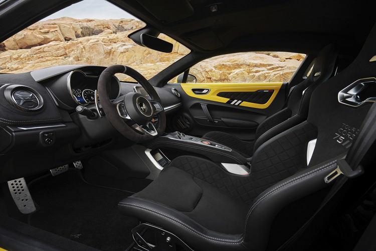 Phiên bản Alpine A110 thông thường là phiên bản cơ bản nhất đem lại cảm giác lái dễ chịu như một chiếc Berlinette với mức công suất vừa đủ để đem lại cảm giác thoải mái cho người lái. Mẫu xe có thể vận hành một cách nhẹ nhàng, nhanh nhẹn cùng khả năng xử lý chính xác trong mọi hoàn cảnh. Phiên bản cao cấp hơn Alpine A110 GT lại là một chiếc Grand Tourisme với sức mạnh gần đạt mức 300 mã lực kết hợp với khung gầm Alpine tạo nên sự cân bằng hoàn hảo giữa hiệu suất và sự thoải mái.