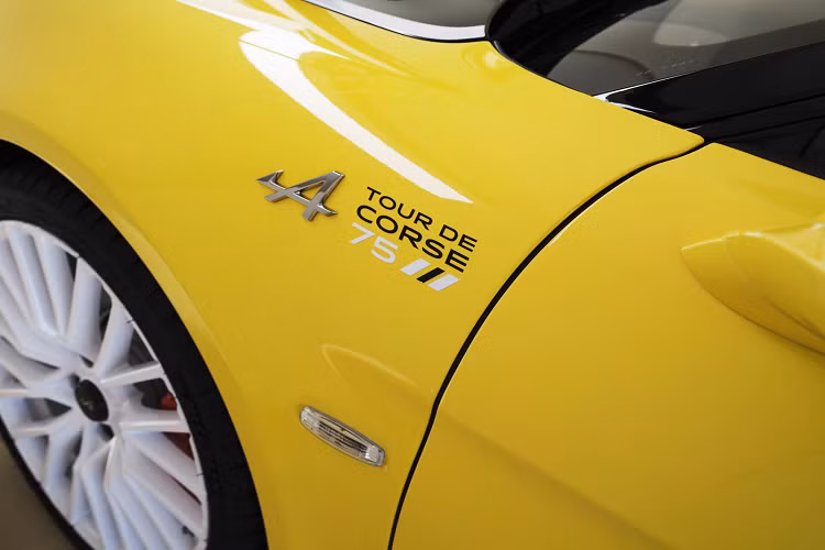 Alpine A110 vẫn sẽ được bán ra với ba biến thể khác nhau, tuy nhiên thương hiệu Alpine từ nay sẽ gọi ba phiên bản với các tên gọi bao gồm A110 là bản thông thường, bản cao cấp hơn A110 GT và bản cao cấp nhất chính là A110 S.