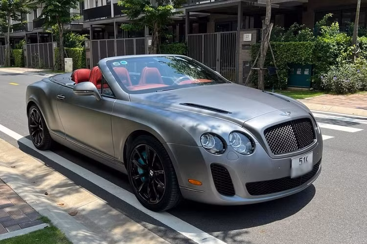 Xe siêu sang Rolls-Royce Wraith Series II của Cường Đô la vẫn sử dụng khối động cơ V12, dung tích 6.6 lít, sản sinh công suất tối đa 623 mã lực tại vòng tua máy 5.600 vòng/phút và mô-men xoắn cực đại đạt 800 Nm tại dải vòng tua máy 1.500 – 5.500 vòng/phút.