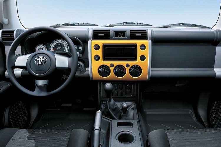 Điều bất ngờ nằm ở chỗ là mẫu xe SUV Toyota FJ Cruiser đã bị "khai tử" ở thị trường Mỹ từ năm 2014. Nói cách khác, đại lý Toyota ở Mỹ đã phải mất 7 năm mới bán được chiếc FJ Cruiser tồn kho. 