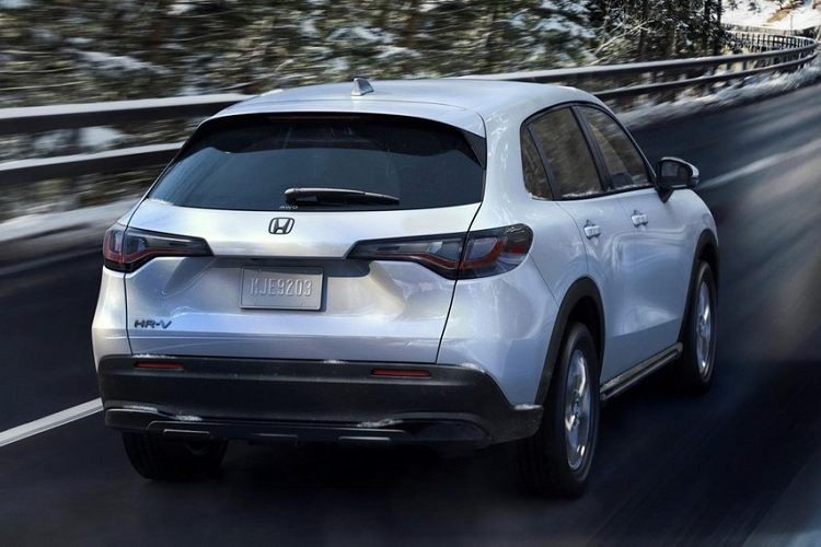 Rất có thể Honda HR-V 2023 tại Mỹ sẽ được trang bị động cơ xăng 4 xi-lanh, dung tích 2.0L, sản sinh công suất tối đa 158 mã lực của người anh em Civic. Dự kiến, Honda HR-V 2023 sẽ được tung ra thị trường Mỹ vào mùa hè năm nay.