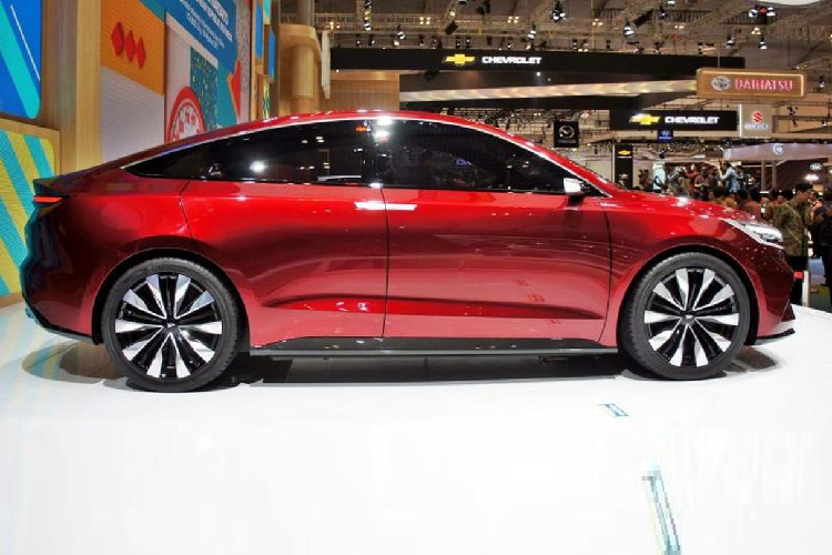 Thứ hai là hệ truyền động hybrid mới với động cơ xăng 1.5L, 4 xi-lanh. Hiện thông số cụ thể vẫn chưa được công bố.