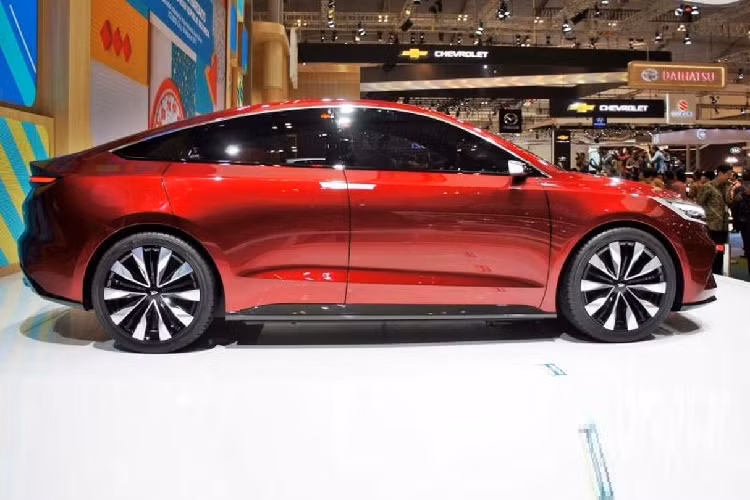 Thứ hai là hệ truyền động hybrid mới với động cơ xăng 1.5L, 4 xi-lanh. Hiện thông số cụ thể vẫn chưa được công bố.