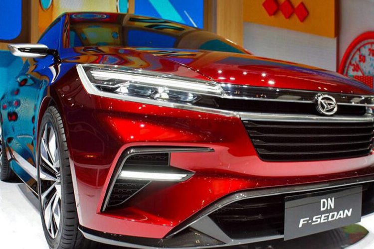 Được biết, Toyota Yaris Sedan thế hệ mới sẽ có thiết kế “vay mượn” từ mẫu xe Daihatsu DN F-Sedan Concept từng ra mắt trong triển lãm Gaikindo Indonesia International Auto Show 2017. Theo đó, concept Daihatsu DN F-Sedan sở hữu kích thước tổng thể dài x rộng x cao lần lượt là 4.200 x 1.695 x 1.430 mm, chiều dài cơ sở 2.510 mm.