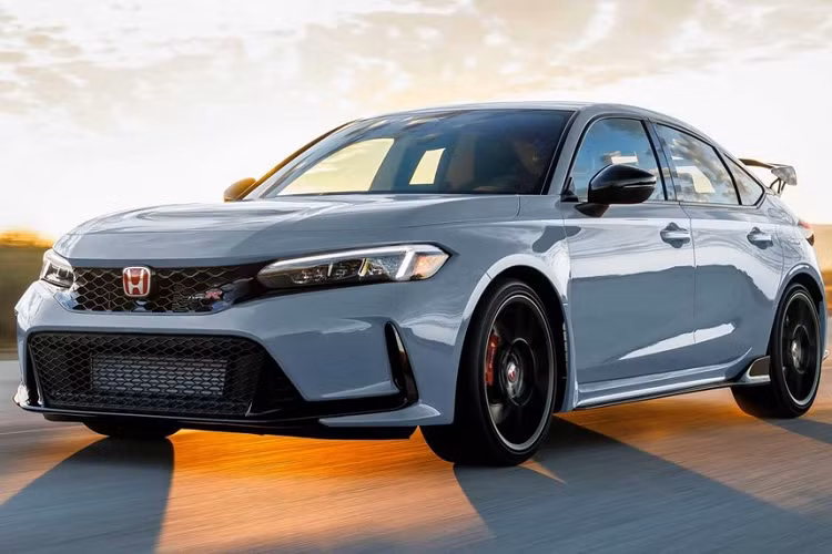 Honda Civic Type R tại Việt Nam chỉ có duy nhất một chiếc nhưng thuộc thế hệ cũ được nhập về nước từ thị trường Mỹ, nên giới mê xe khá quan tâm liệu có tay chơi nào khác chốt mua xe Honda Civic Type R 2023 từ thị trường này tiếp theo hay không.