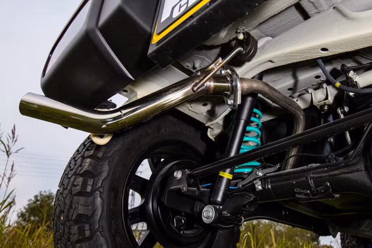 Tổng chi phí cho việc chuyển đổi nâng cấp gói độ LST tương đương 4.469 USD (hơn 100 triệu đồng), phiên bản LST-Up tập trung vào địa hình có giá 2.939 USD (khoảng hơn 69 triệu đồng) trước thuế.