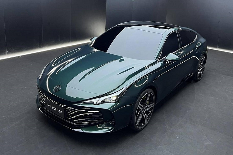 Là thành viên sáng lập của dòng xe Black Label, MG7 2023 mang trên mình logo màu đen của hãng MG. Trước MG7 mới, chưa từng có mẫu xe nào của MG được trang bị logo màu đen