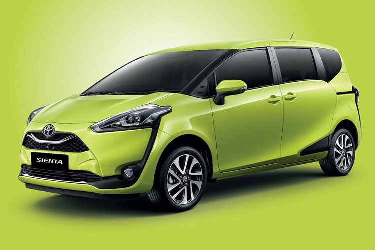 Chưa rõ Toyota Sienta 2023 có được thay đổi kích thước so với thế hệ hay không. Trong khi đó, xe đang được bán trên thị trường có kích thước còn không bằng SUV hạng B, bao gồm chiều dài 4.325 mm, chiều rộng 1.695 mm, chiều cao 1.695 mm, chiều dài cơ sở 2.570 mm và chiều cao gầm 170 mm.