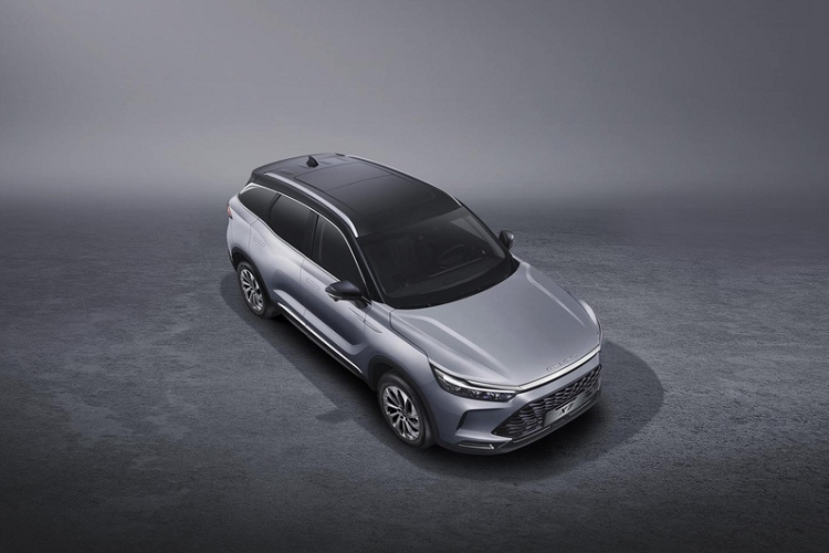 Với việc bổ sung nhiều trang bị mới, mức giá xe Beijing X7 2022 sẽ bán ra khoảng 708 triệu đồng, tăng 10 triệu đồng so với hiện tại và tăng 20 triệu đồng so với thời điểm xe mới ra mắt vào tháng 10/2020.