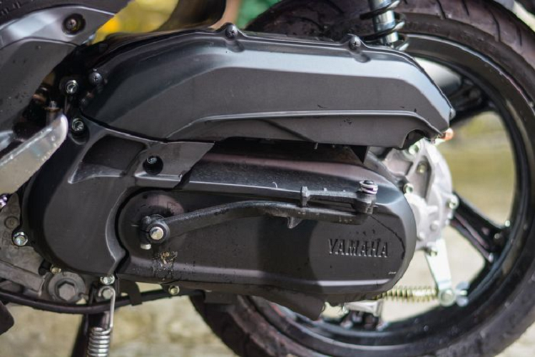 Khối động cơ Blue Core 125 cc này cho công suất 9,5 mã lực tại 8.000 vòng/phút, mô-men xoắn cực đại 9,5 Nm tại 5.500 vòng/phút. Động cơ Gear 125 được lắp thêm cần đạp khởi động, trang bị này không có trên các mẫu xe tay ga Yamaha bán tại Việt Nam.