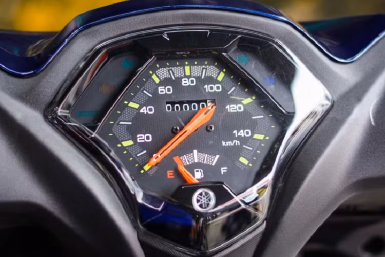 Ổ khóa vẫn là dạng cơ trên cả 2 phiên bản. Phiên bản S được trang bị thêm hệ thống dừng động cơ tạm thời, chìa khóa có thêm remote tìm xe. Gear 125 sử dụng động cơ Blue Core 125 cc