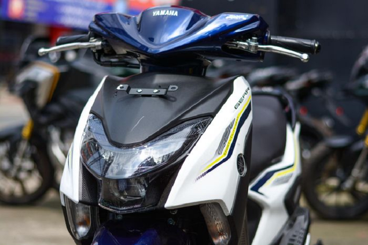 Yamaha lắp cho Gear 125 bộ mâm 14 inch, đi kèm bộ lốp 80/80 và 100/70. Cụm đồng hồ tốc độ dạng cơ hoàn toàn, các thông số dừng lại ở mức cơ bản.