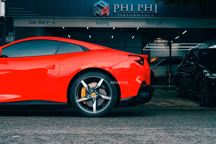 Phiên bản nâng cấp của Ferrari Portofino còn được trang bị thêm một số hệ thống và tính năng so với phiên bản tiền nhiệm để cải thiện cảm giác lái hơn như: hệ thống kiểm soát trượt ngang (SSC) thế hệ thứ 6, tính năng vi sai điện tử E-Diff, điều khiển lực kéo F1-TCS, giảm xóc từ tính SCM-E Frs và hệ thống kiểm soát ổn định thân xe Ferrari Dynamic Enhancer (FDE).