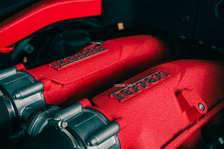 Ferrari Portofino M có thể tăng tốc từ 0-100 km/h chỉ trong khoảng thời gian 3,45 giây, 0-200 km/h trong 9,8 giây và đạt tốc độ tối đa 320 km/h. Chưa hết, đây cũng là mẫu xe GT mui trần đầu tiên được Ferrari lần đầu tích hợp chế độ lái Race dành cho đường đua.