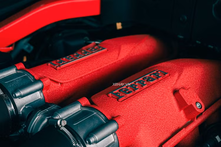 Ferrari Portofino M có thể tăng tốc từ 0-100 km/h chỉ trong khoảng thời gian 3,45 giây, 0-200 km/h trong 9,8 giây và đạt tốc độ tối đa 320 km/h. Chưa hết, đây cũng là mẫu xe GT mui trần đầu tiên được Ferrari lần đầu tích hợp chế độ lái Race dành cho đường đua.