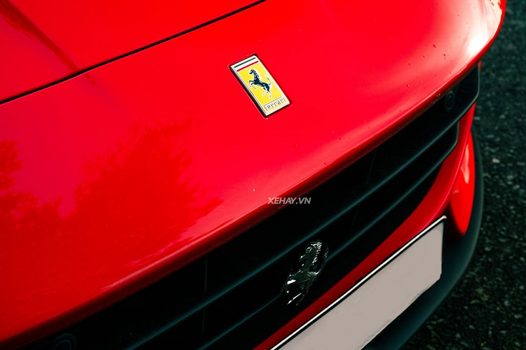 Về truyền động, Ferrari Portofino M được trang bị khối động cơ V8, tăng áp kép, dung tích 3.9 lít nhưng đã được tinh chỉnh lại nhằm cho công suất tối đa 612 mã lực, tăng 20 mã lực và mô-men xoắn cực đại của siêu xe này là 760 Nm. Khối động cơ này đi kèm hộp số tự động 8 cấp với bộ côn nhỏ hơn 20%.
