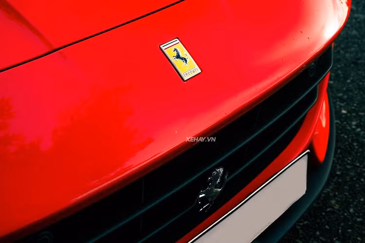 Về truyền động, Ferrari Portofino M được trang bị khối động cơ V8, tăng áp kép, dung tích 3.9 lít nhưng đã được tinh chỉnh lại nhằm cho công suất tối đa 612 mã lực, tăng 20 mã lực và mô-men xoắn cực đại của siêu xe này là 760 Nm. Khối động cơ này đi kèm hộp số tự động 8 cấp với bộ côn nhỏ hơn 20%.