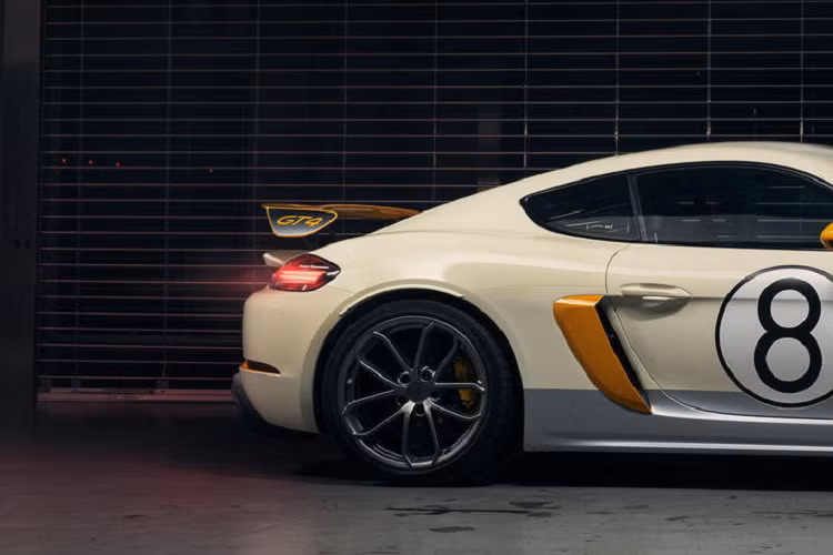 Chiếc Porsche 718 Cayman GT4 độc nhất vô nhị này được trưng bày tại Trung tâm Trải nghiệm Porsche ở Tokyo từ ngày 23 đến ngày 30/8/2022.