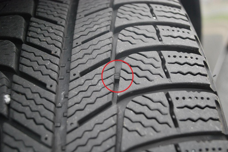 Xe oto bi “truot nuoc” (Hydroplaning) - nguyen nhan va cach phong tranh-Hinh-3