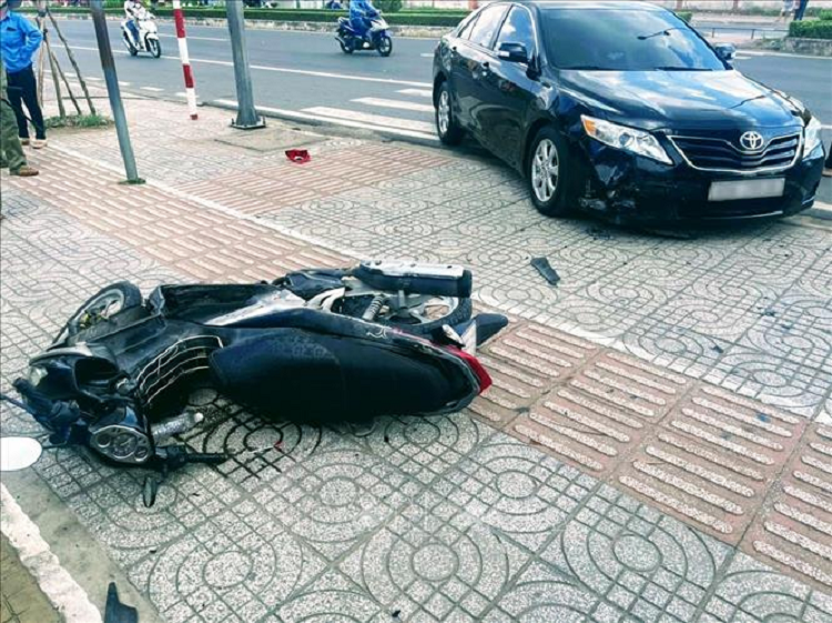 Truong Cong an phuong khong che ke cuop tui xach cua nu sinh