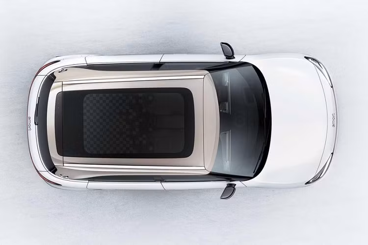 Mẫu xe mới trong dòng sản phẩm của Smart đã chính thức ra mắt vào giữa tuần qua, với nhà sản xuất cung cấp nhiều thông tin kỹ thuật chi tiết hơn, và hé lộ giao dáng vẻ đi vào sản xuất của nó. Nó khá giống với thiết kế của Smart Concept #1 được giới thiệu trong năm ngoái.