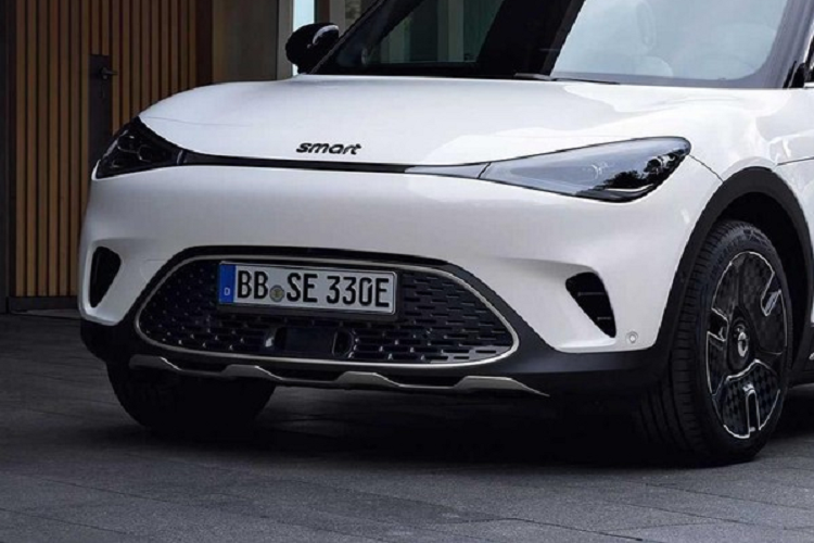 Trên khía cạnh hiệu suất, Smart có trang bị cho #1 mô tơ điện mạnh 268 mã lực, lấy năng lượng từ bộ pin NCM (niken, coban, mangan) 66 kWh. Mô tơ điện này cũng tạo ra 343 Nm mô-men xoắn cực đại, truyền tới các bánh sau. Tốc độ tối đa của xe là 180 km/h.