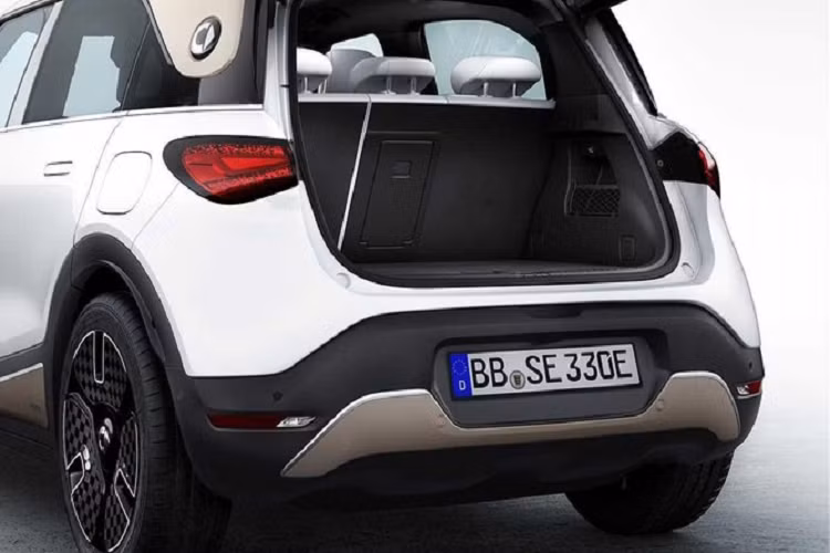 Quá trình sạc điện từ 10 – 80% mất khoảng 3,5 giờ khi sử dụng sạc AC 22 kW, tuy nhiên con số đó giảm xuống dưới 30 phút với sạc DC 150 kW. Smart tuyên bố mẫu xe điện mới sẽ cung cấp phạm vi di chuyển khoảng 420 – 440 km dựa trên chu kỳ WLTP. Công nghệ trên chiếc xe cho phép Smart thực hiện cập nhật từ xa cho hơn 75% ECU của xe, có thể cải thiện một loạt hệ thống của xe ngay trên đường.