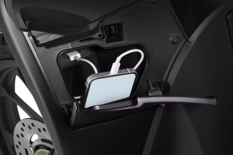 Mỗi phiên bản giờ đây sẽ thể hiện rõ nét hơn dấu ấn của mình qua các chi tiết màu sắc cùng thiết bị tích hợp nhằm giúp khách hàng nhận diện giá trị từng phiên bản một cách rõ ràng. Năm 2022 này, lần đầu tiên HVN ra mắt Sh mode 125cc bản Thể thao mới nhằm gia tăng cũng như đa dạng hóa các lựa chọn phong cách cho chủ sở hữu.