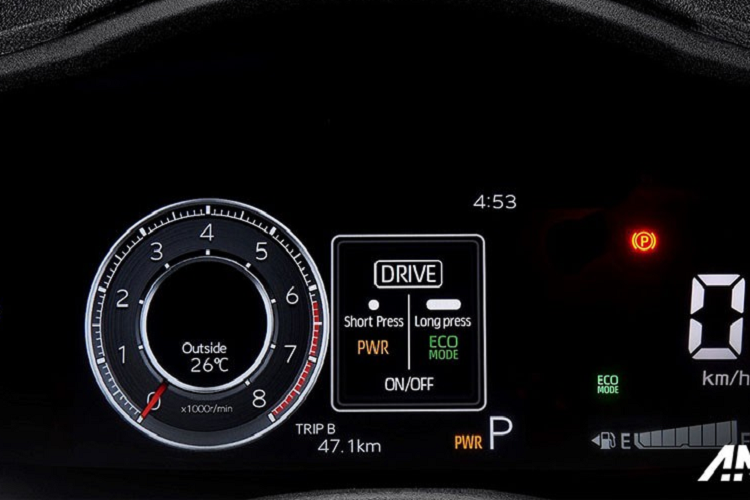 Điểm nhấn của mẫu xe sedan Toyota Vios 2023 nằm ở bảng đồng hồ kết hợp giữa analogue với màn hình màu đa thông tin TFT 7 inch, màn hình cảm ứng trung tâm 9 inch mới, hỗ trợ Android Auto/Apple CarPlay, hệ thống điều hòa đi kèm màn hình kỹ thuật số và lọc không khí, mở cửa không cần chìa khóa, phanh tay điện tử cũng như tính năng tự động giữ phanh tạm thời...