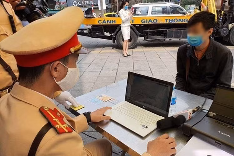 Nguoi ngheo co the duoc mien, giam tien phat vi pham giao thong