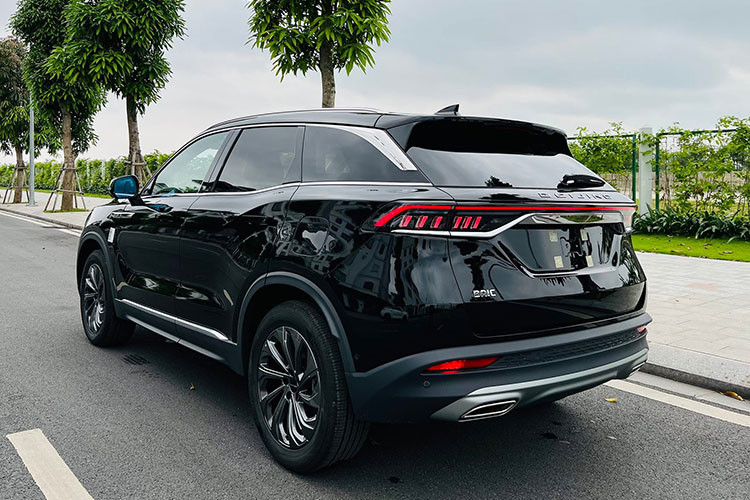 Thiết kế ngoại thất của Beijing X7 2022 mới chủ yếu thay đổi ở mặt ca-lăng phía trước. La-zăng mới có thiết kế đa chấu.