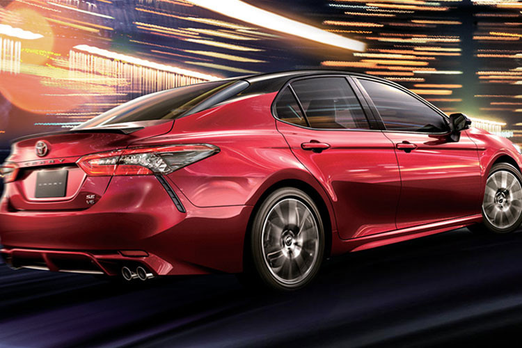 Chưa hết, Camry 2024 dự kiến còn được trang bị hệ thống an toàn chủ động Toyota Safety Sense thế hệ tiếp theo, bao gồm những tính năng như phát hiện người đi bộ, giữ làn đường, kiểm soát hành trình, chuyển làn đường tự động, bám làn đường và đèn pha/đèn cốt thích ứng.