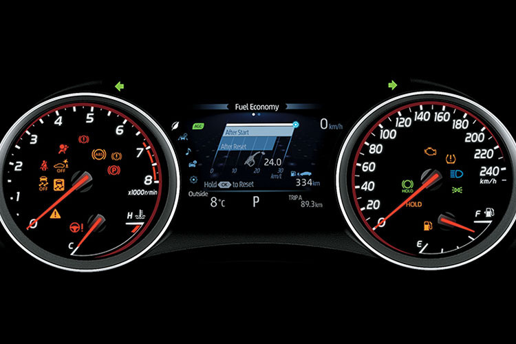 Ngoài ra, Toyota Camry và Daihatsu Altis 2023 tại thị trường Nhật Bản còn được nâng cấp với cổng USB Type C mới, thay cổng USB Type A, cho phù hợp với sự thay đổi của công nghệ. Ngoài ra hai mẫu xe này tại thị trường Nhật Bản không có gì khác so với phiên bản cũ.