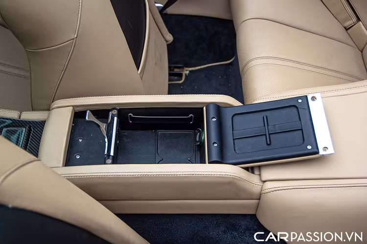 Với sức mạnh này, chiếc xe có khả năng tăng tốc từ 0 - 100 km/h trong khoảng 4,7 giây. Phần mui xe có thể đóng mở trong vòng khoảng 17 giây và phiên bản Volante nặng hơn phiên bản Coupe khoảng 60 kg.