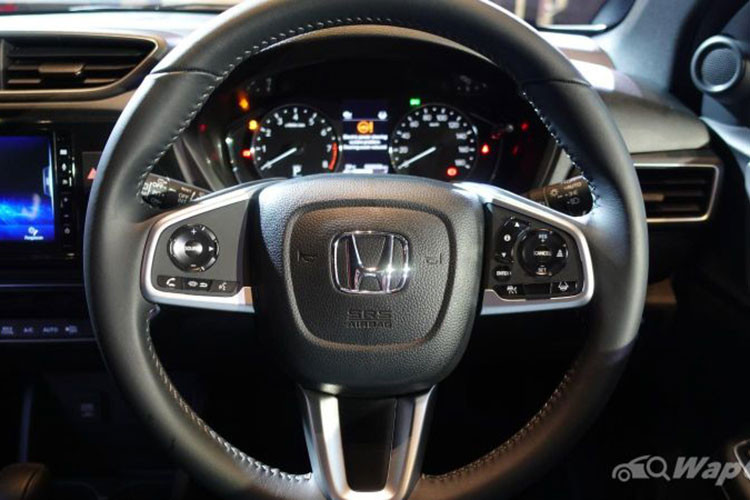 Honda BR-V 2022 ở thị trường Thái Lan còn có hệ thống an toàn chủ động Honda Sensing tiêu chuẩn, bao gồm những tính năng như phanh giảm thiểu va chạm, hỗ trợ giữ làn đường